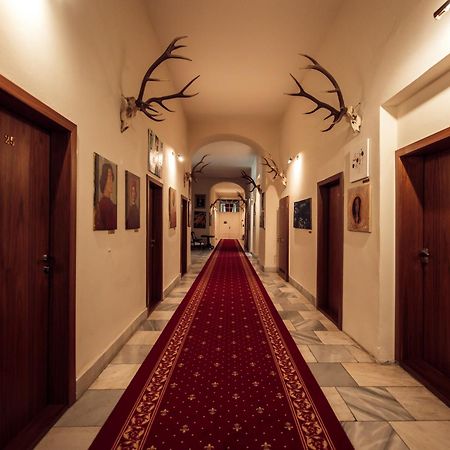 Hotel Kastiel Mojmirovce Екстер'єр фото