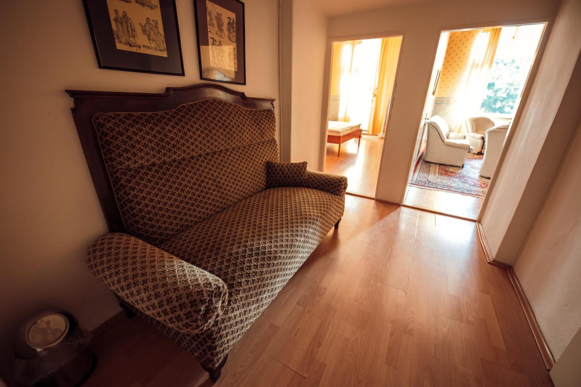 Hotel Kastiel Mojmirovce Екстер'єр фото