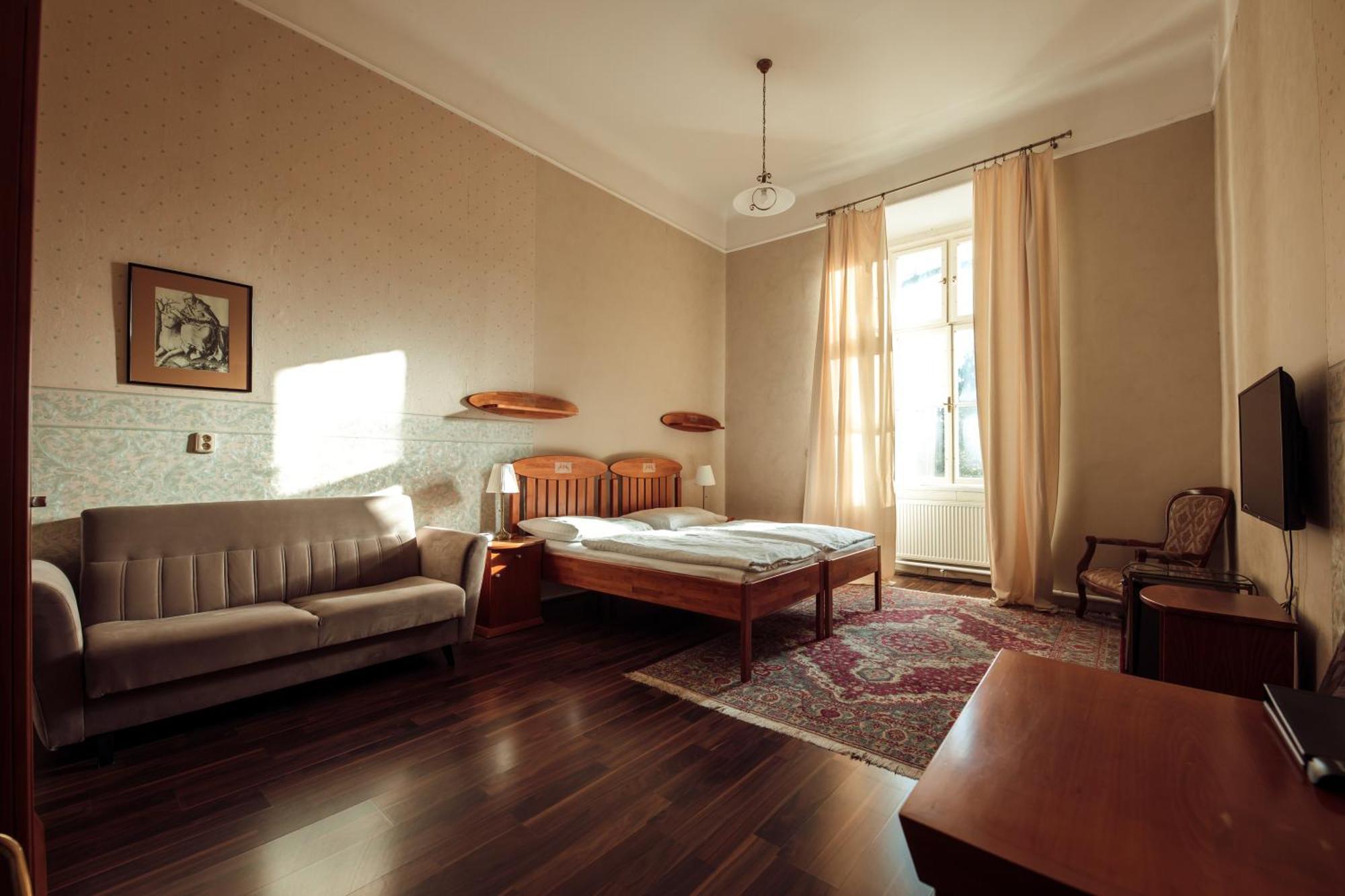 Hotel Kastiel Mojmirovce Екстер'єр фото
