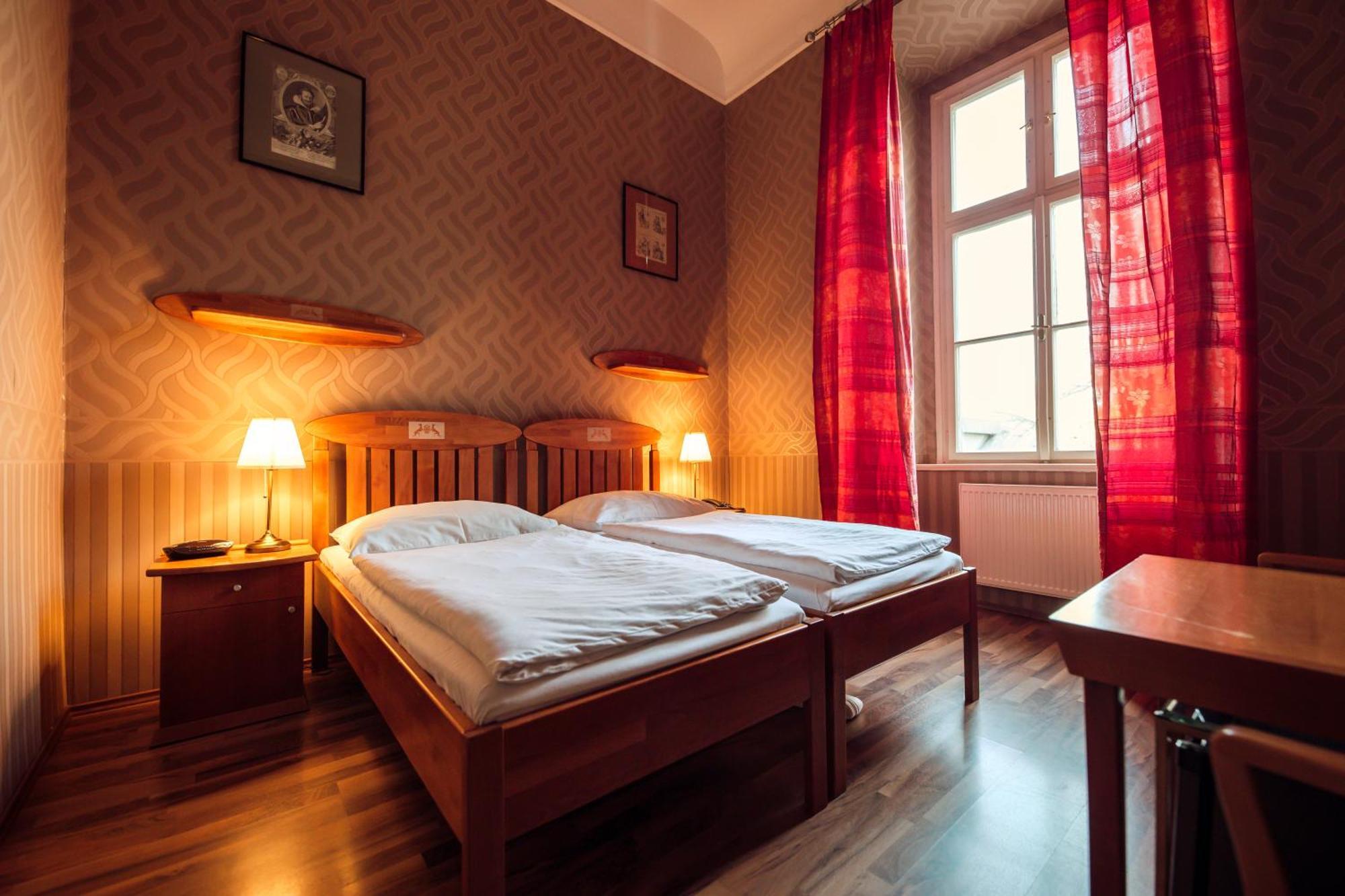 Hotel Kastiel Mojmirovce Екстер'єр фото