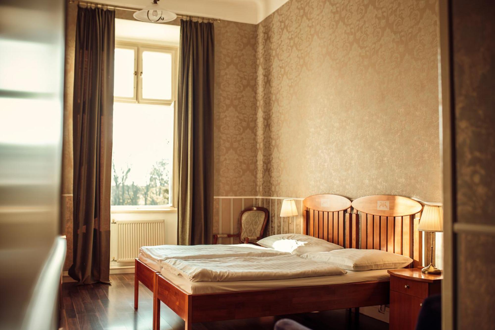 Hotel Kastiel Mojmirovce Екстер'єр фото