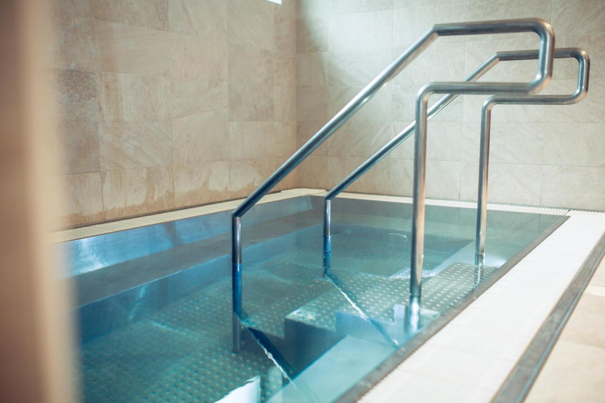 Hotel Kastiel Mojmirovce Екстер'єр фото