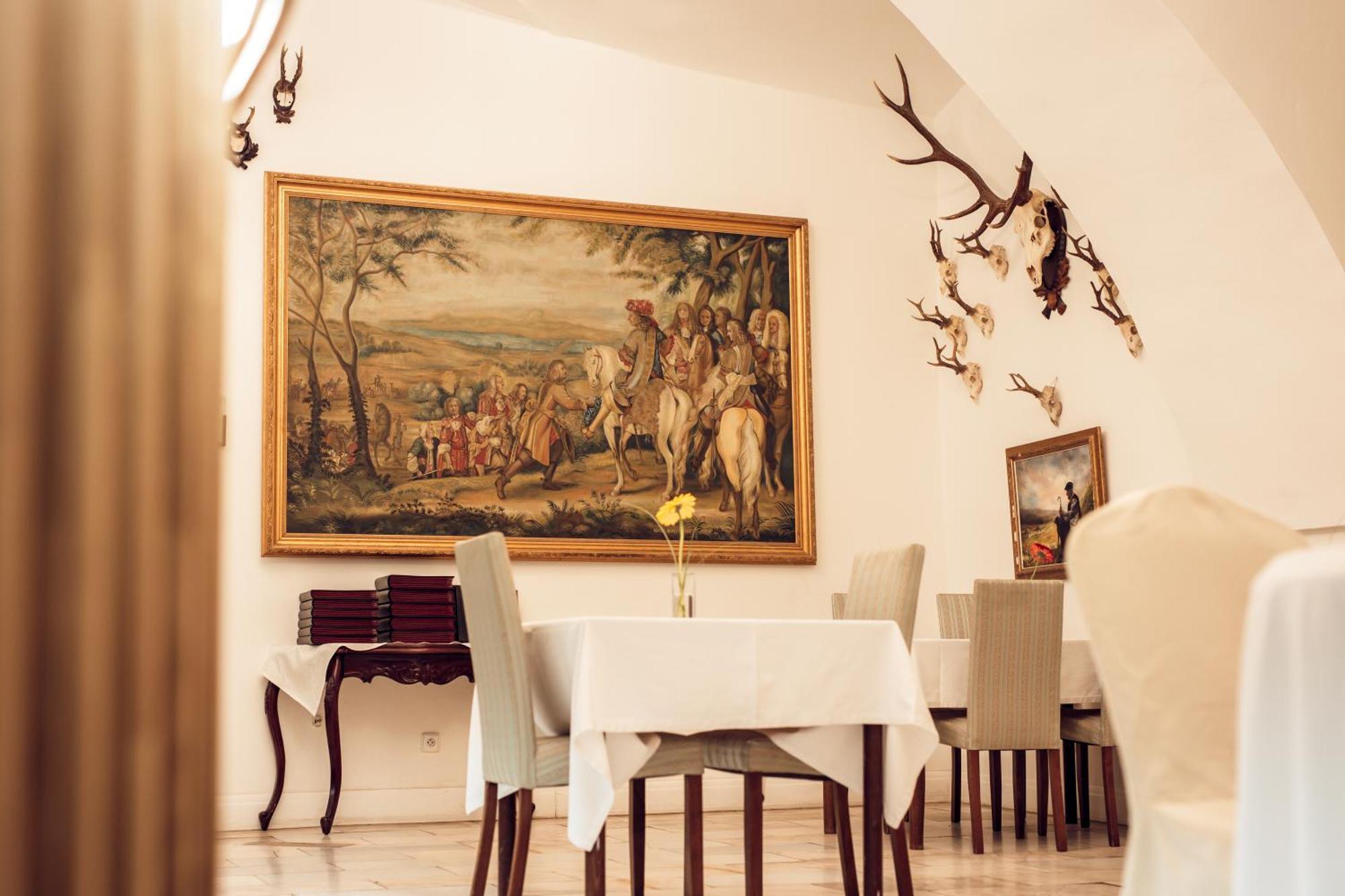 Hotel Kastiel Mojmirovce Екстер'єр фото