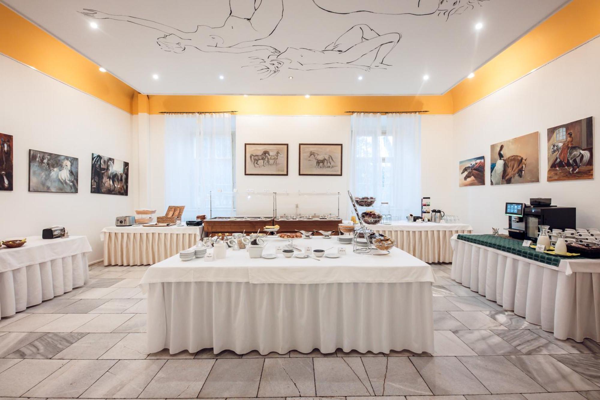 Hotel Kastiel Mojmirovce Екстер'єр фото