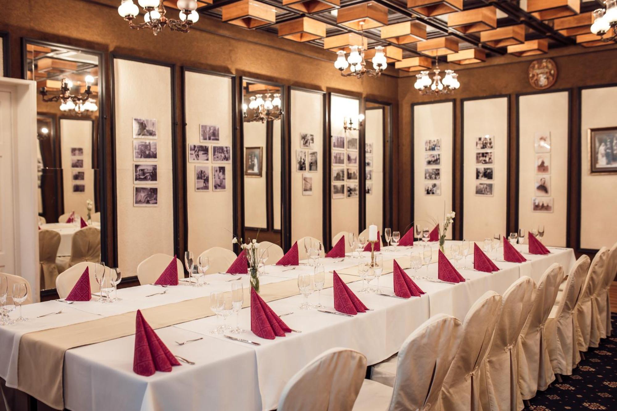 Hotel Kastiel Mojmirovce Екстер'єр фото