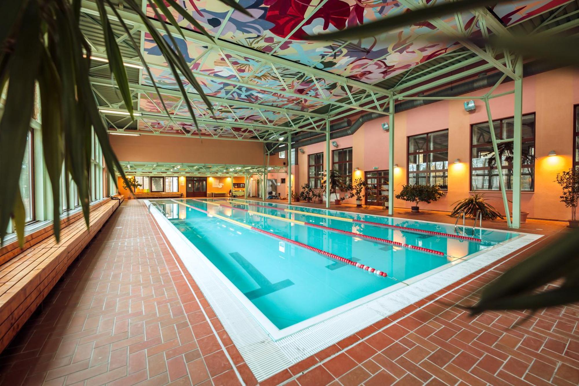 Hotel Kastiel Mojmirovce Екстер'єр фото