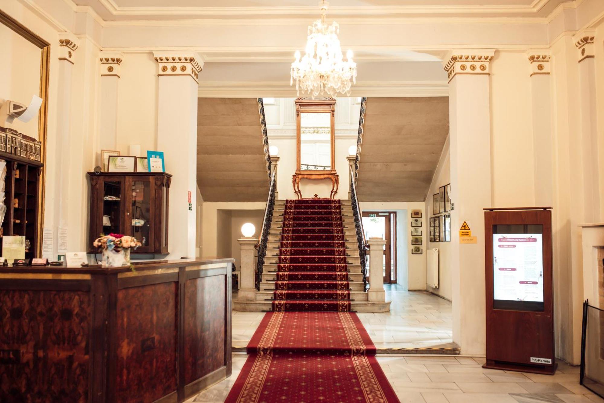 Hotel Kastiel Mojmirovce Екстер'єр фото