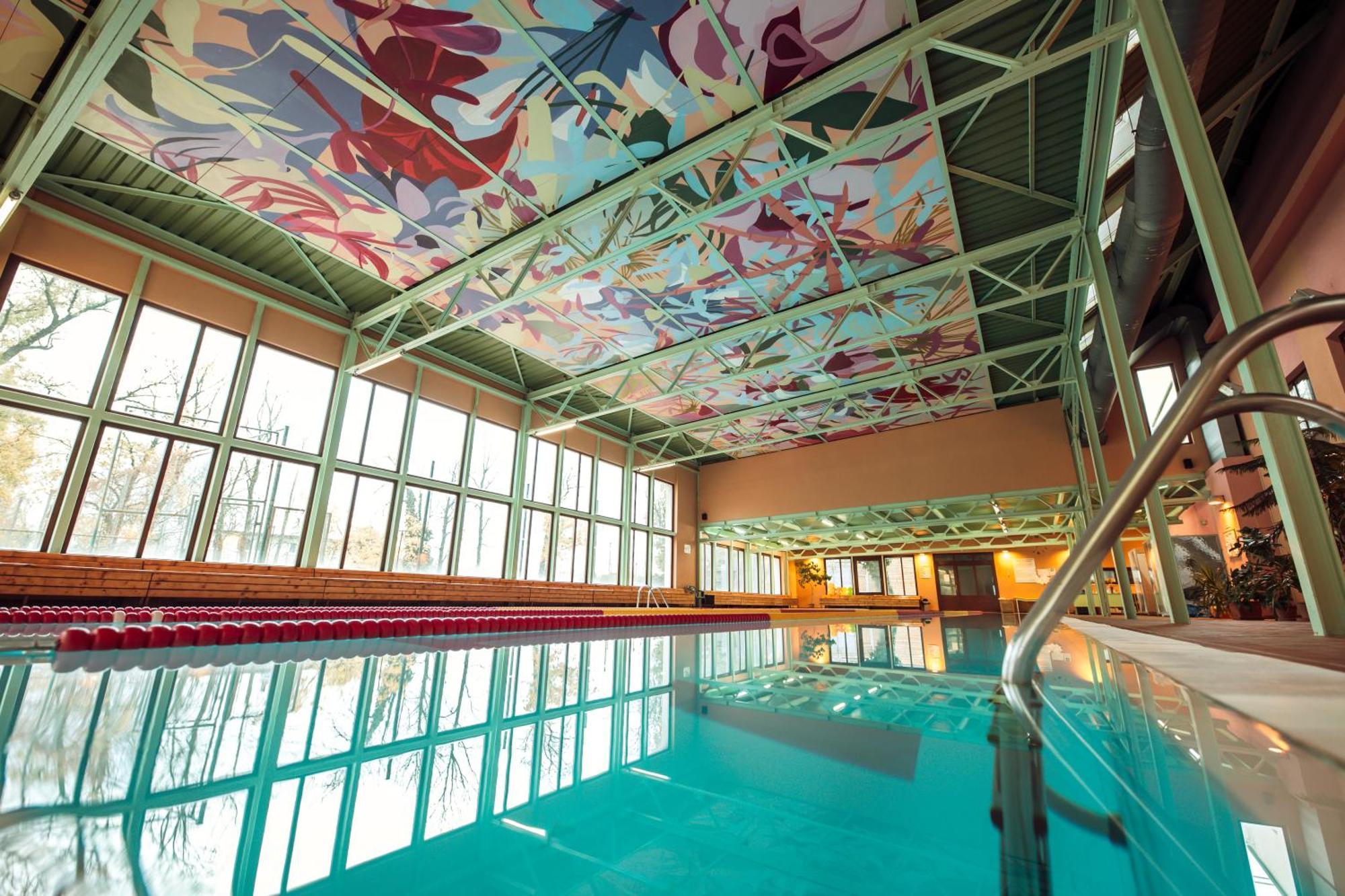 Hotel Kastiel Mojmirovce Екстер'єр фото