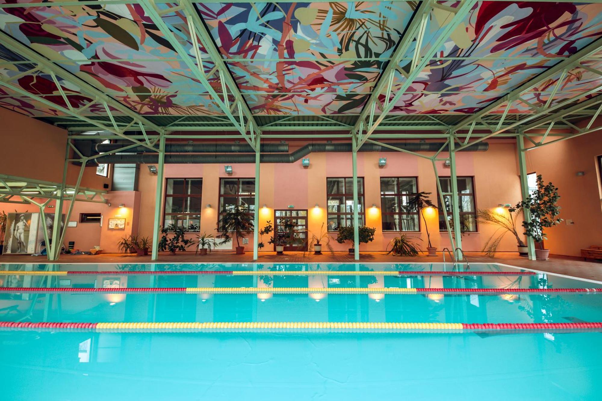 Hotel Kastiel Mojmirovce Екстер'єр фото