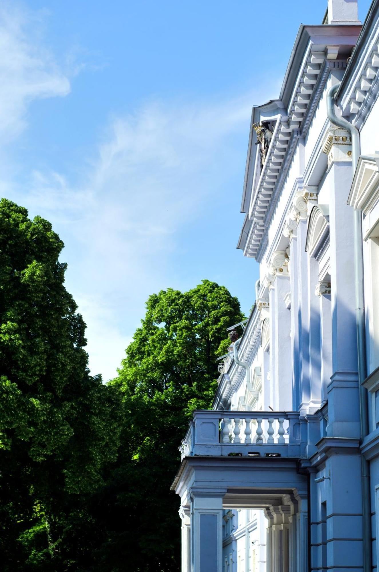 Hotel Kastiel Mojmirovce Екстер'єр фото